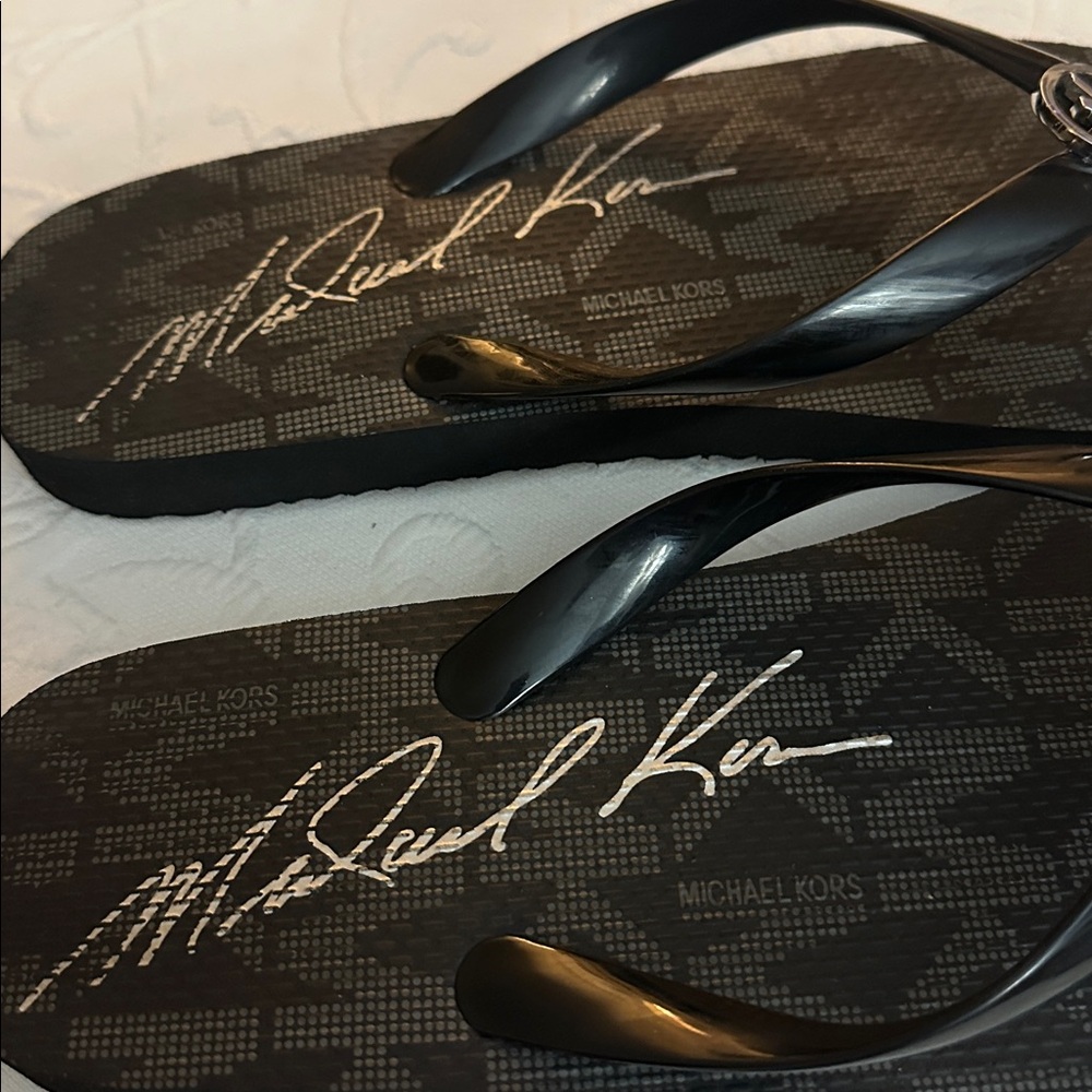 L@@K! Sz 9 Michael Kors Jet Set Signature Flip Flops VERY DIFFICULT TO FIND - Picture 5 of 5